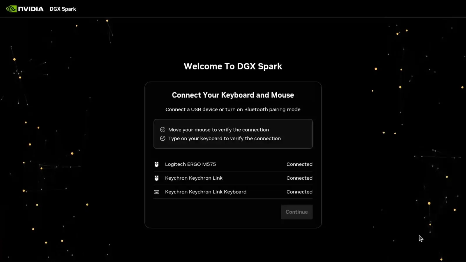 初期設定の最初の画面。Welcome To DGX Spark と表示され、接続したキーボードとマウスが一覧に出ている